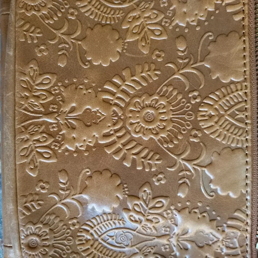 ✨ The Sak Tan Embossed Leather Crossbody Shoulder Bag ✨ - Picture 4 of 14